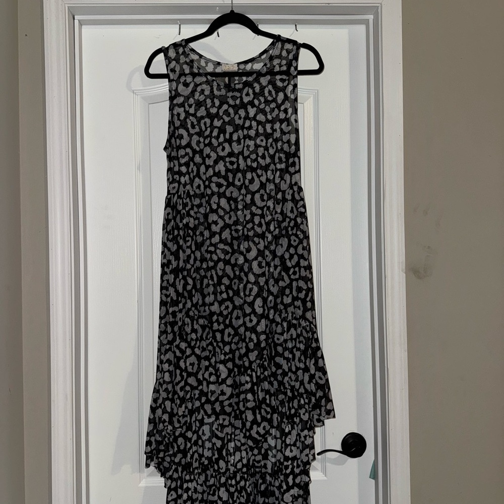 Zara Black and White High-Low Sheath blouse